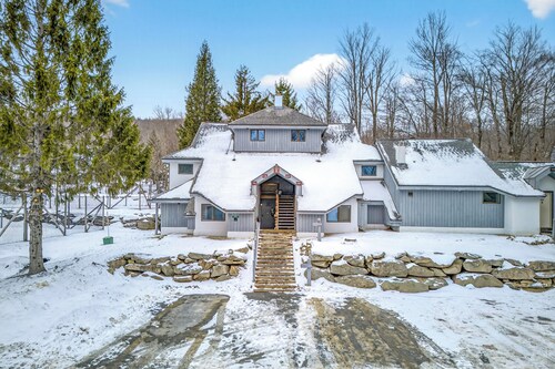 Woods Village 30 lovely 2 bedroom with full service pool and spa