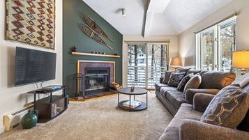 Télévision, cheminée