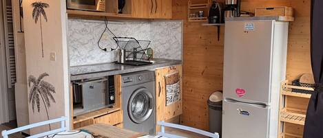 Jääkaappi, mikroaaltouuni