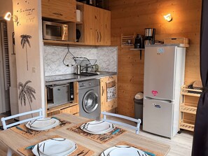 Fridge, microwave - Sunny mezzanine studio near slopes, Les Carroz d'Arâches (Les Carroz d'Arâches)