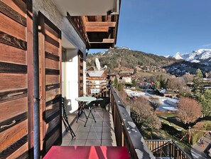 Outdoor dining - Spacious apartment for 8 in central Grand-Bornand (Le Grand-Bornand)