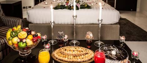 Suite estudio junior, vistas a la ciudad | Caja fuerte, cortinas opacas, sistema de insonorización