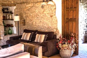 House | Living room - Holiday Home in Montblanc With Pool (Montblanc)