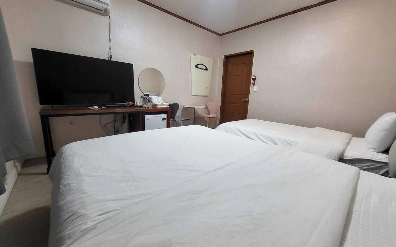 Twin Room | Free WiFi