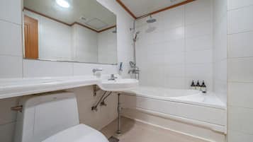 Quadruple Room | Bathroom