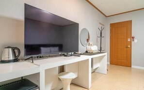 Quadruple Room | Free WiFi - a distinguished inn (Donghae)