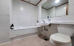 Twin Room | Bathroom | Shower, hair dryer, towels, soap - a distinguished inn (Donghae)