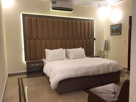 Deluxe Double Room, City View | Soundproofing, iron/ironing board, free WiFi. Hotel Cottage Inn