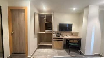 Comfort Room, City View | In-room safe, laptop workspace, free WiFi