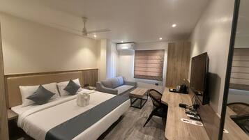 Comfort Room, City View | In-room safe, laptop workspace, free WiFi