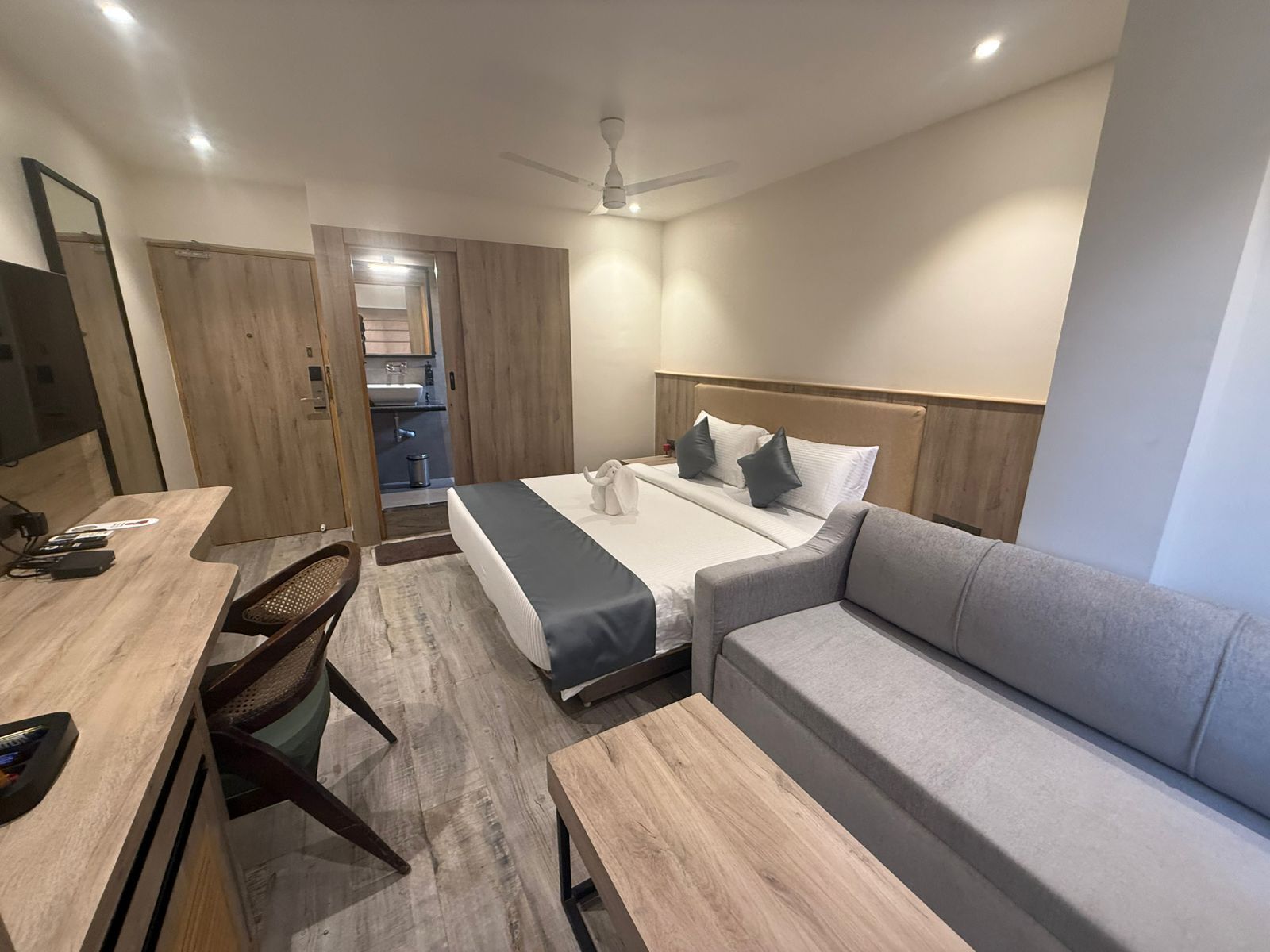 In-room safe, laptop workspace, free WiFi