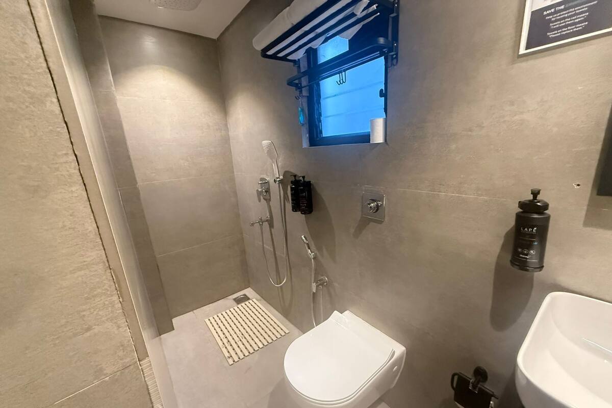 Comfort Room, City View | Bathroom | Shower, free toiletries, hair dryer, slippers