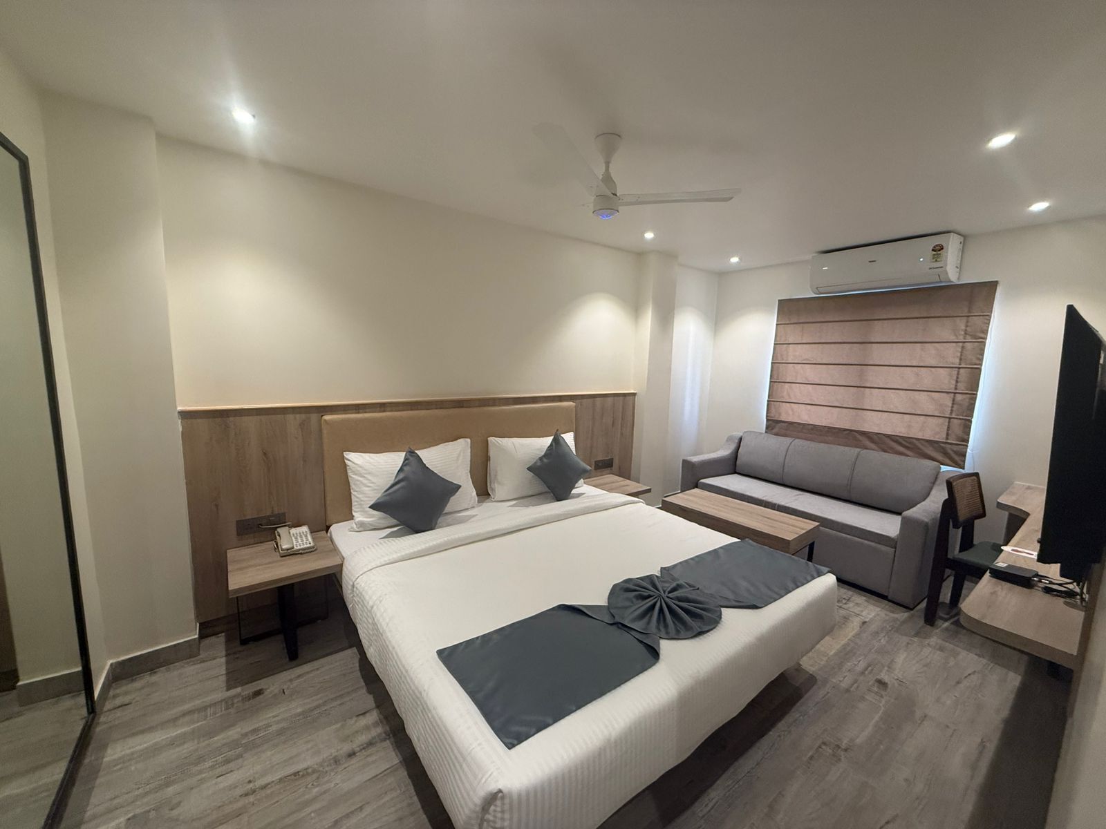 Executive Room | In-room safe, laptop workspace, free WiFi