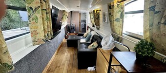 BrightOwl Narrowboat, Waterside Cottage experience