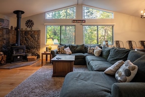 Smart TV, fireplace