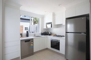 Fridge, microwave, oven, stovetop - Charming 3BR GlebeTerrace w Courtyard & BBQ (Glebe)