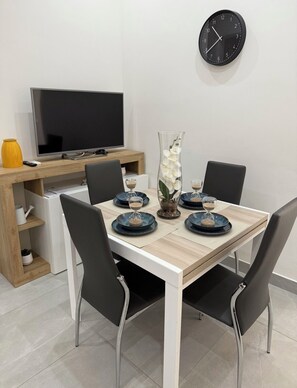 Dining - Rome apartment walking distance from the Vatican! (Roma)