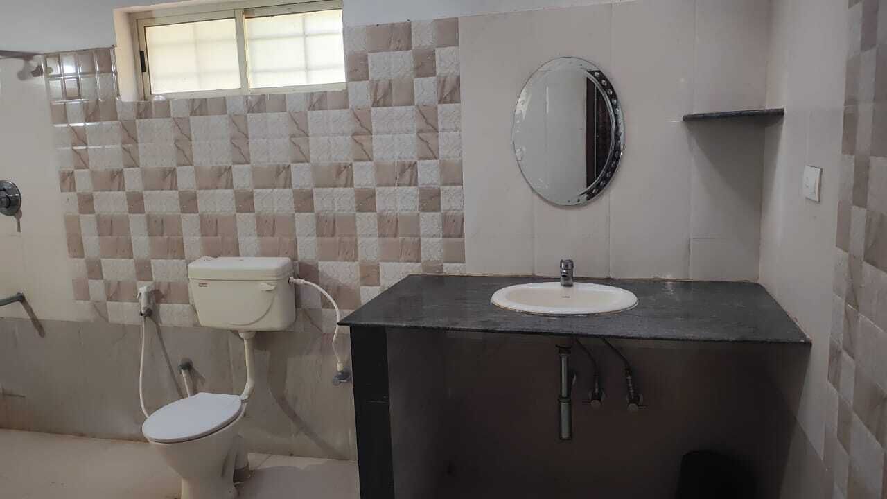 Towels, soap, shampoo, toilet paper