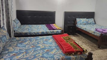 Tremannsrom – familie | Skrivebord, skrivebord for bærbar PC og wi-fi (inkludert)