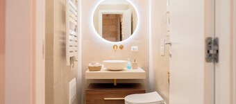 Roses Suite & Apartments 