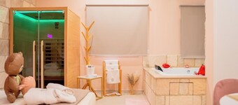 Roses Suite & Apartments 