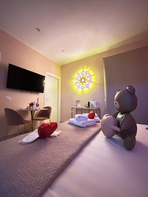 Suite Luxe, balcon | Minibar, rideaux occultants, chambres insonorisées, Wi-Fi gratuit
