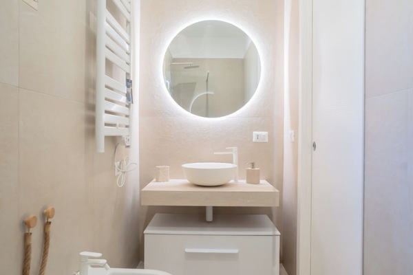 Deluxe Double Room, Non Smoking, Kitchen | Bathroom