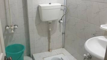 Deluxe Double Room | Bathroom