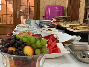 Tägliches inbegriffenes Frühstücksbuffet