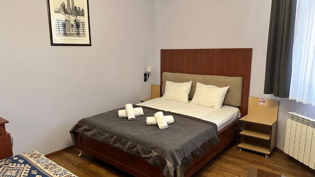 Economy-Doppelzimmer, Bergblick | Schreibtisch, kostenloses WLAN