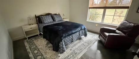 2 slaapkamers, een strijkplank/strijkijzer, gratis wifi, beddengoed