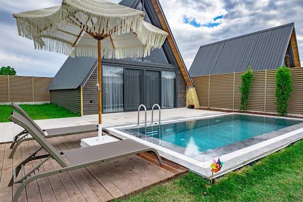 Deluxe Suite, Pool View | Exterior