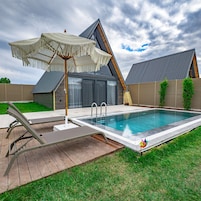 Suite Deluks, pemandangan kolam renang | Eksterior