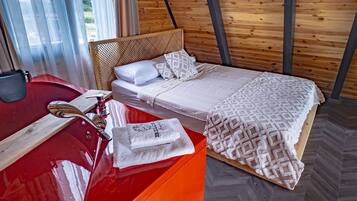 Escritorio, espacio para trabajar con laptop y wifi gratis