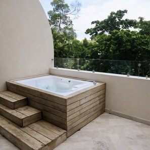 Bain à remous extérieur