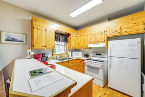 House (3 Bedrooms) | Interior - Play & Unwind! Home w/ Hot Tub in Maggie Valley (Maggie Valley)