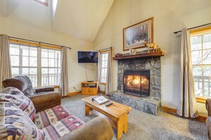 House (3 Bedrooms) | Interior - Play & Unwind! Home w/ Hot Tub in Maggie Valley (Maggie Valley)