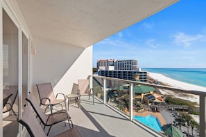 Property grounds - New! Beachfront Studio with Covered Balcony, Beach Views, Pool, Tram (Miramar Beach)