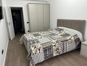 2 bedrooms, iron/ironing board, free WiFi, bed sheets - Apartamentul in inima orașului Chișinău (Chișinău)