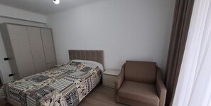 2 habitaciones, tabla de planchar con plancha y wifi gratis 