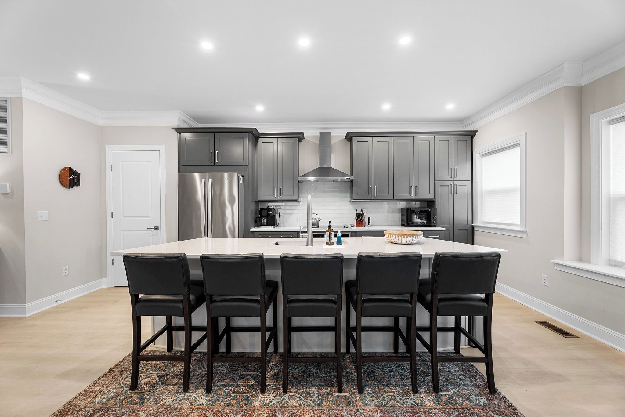 Microwave, dishwasher, coffee/tea maker