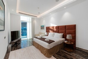 4 bedrooms, in-room safe, iron/ironing board, WiFi - 4BR Palm Penthouse: Private Pool & Beach Access (Dubai)