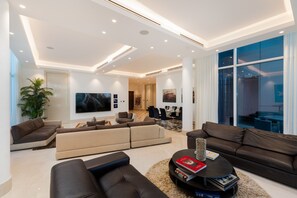 Interior - 4BR Palm Penthouse: Private Pool & Beach Access (Dubai)