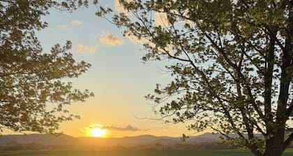 Circle F Ranch Bunkhouse- Charming farm stay in Shenandoah county
