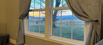 Circle F Ranch Bunkhouse- Charming farm stay in Shenandoah county