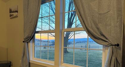 Circle F Ranch Bunkhouse- Charming farm stay in Shenandoah county