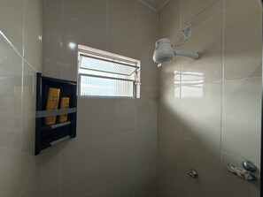 Shower, towels, soap, toilet paper - Apart-Norte Flats Belém Airport - 203 (Belém)