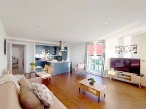TV - Spacious Two-Bed Apartment in London Excel (Greater London)