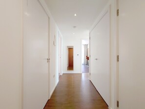 Interior - Spacious Two-Bed Apartment in London Excel (Greater London)