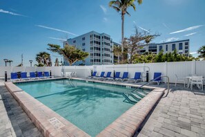 Pool - Beach Villas #606 Gorgeous Beachfront Condo (Fort Myers Beach)